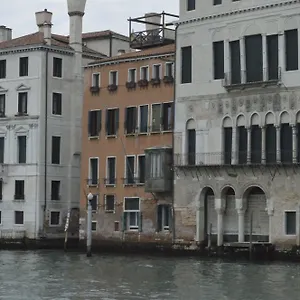 Leon Bianco On The Grand Canal Affittacamere Venezia