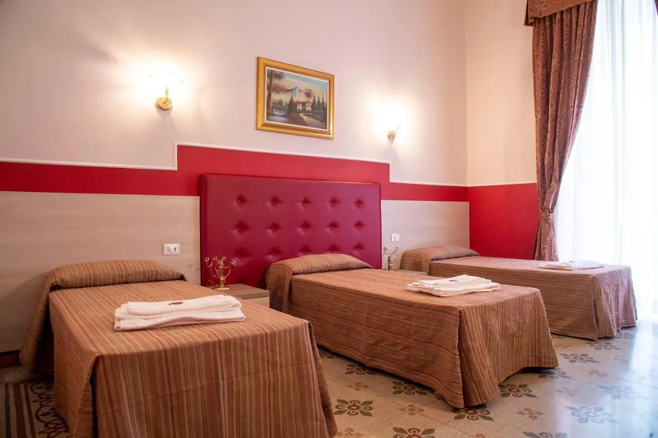 Hotel Domus Napoleone Roma 3*,
