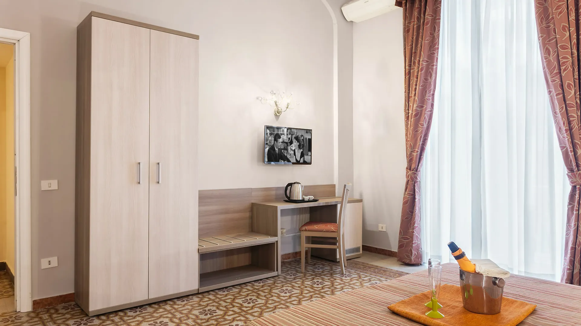 Hotel Domus Napoleone Roma
