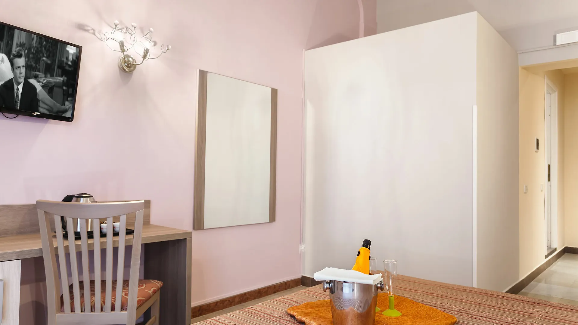 Hotel Domus Napoleone Roma
